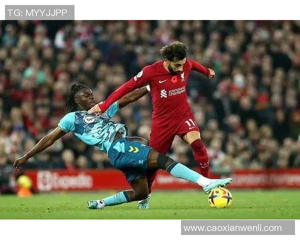 欧联杯激战：拜仁与利物浦战成平局红牌争议引发全场热议