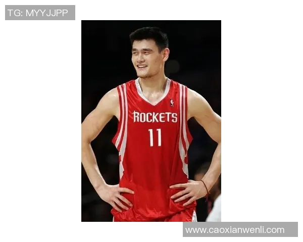 姚明出场时的背影勾勒出篮球传奇的辉煌与坚韧