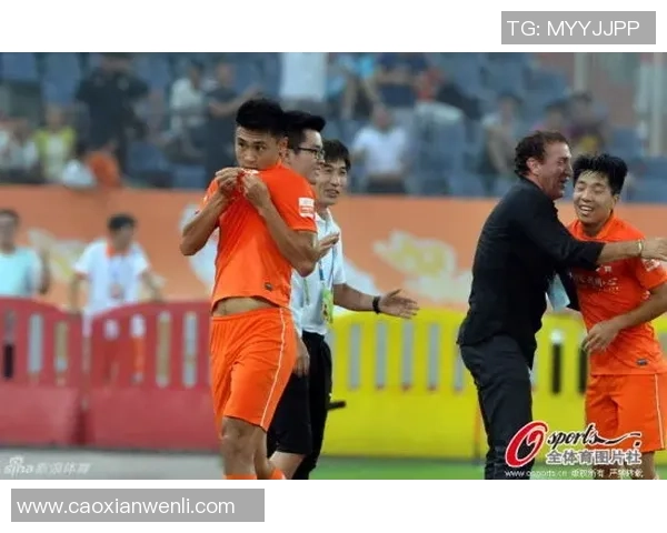 欧冠大战：多特蒙德大胜阿森纳引发转会风波与球迷热议