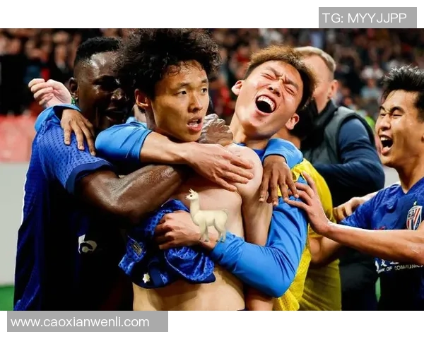 友谊赛精彩对决尤文图斯与拜仁战成平局绝杀瞬间引发全场热烈反响