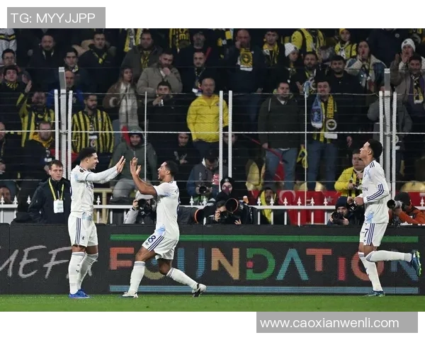 欧冠激战：皇马5-1轻取里昂战术解析与精彩瞬间回顾