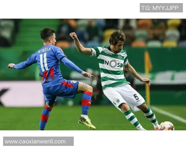 里昂主场逆转皇马上演帽子戏法精彩瞬间引发全场狂欢